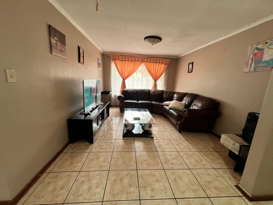 3 Bedroom Property for Sale in Lourierpark Free State